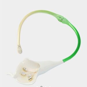 BETSEY JOHNSON CALLA LILY COLLAR NECKLACE GREEN